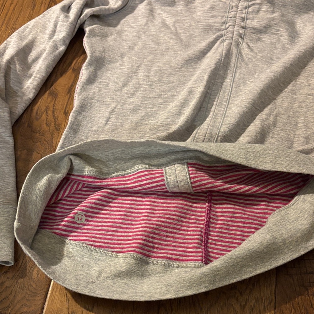 Lululemon in a Cinch REVERSAE Gray Quarter-Zip Pullover Cowl with Pink Accents - Picture 4 of 9